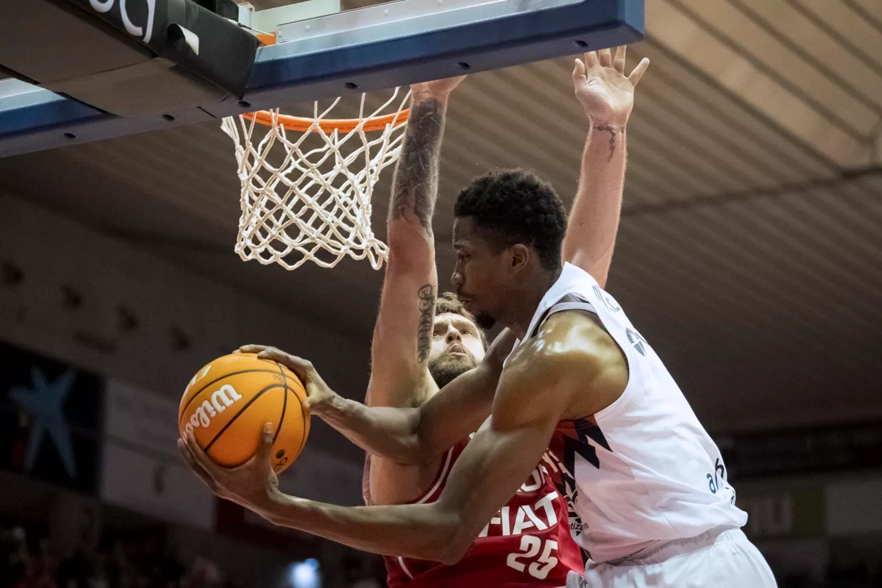 Kobi Simmons (Baskonia), Basquet Gironaren aurka. 