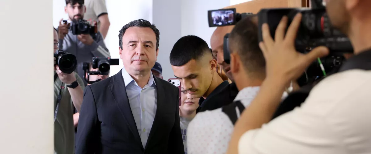 PRISTINA (Serbia), 07/06/2026.- Acting Prime Minister of Kosovo and leader of Vetevendosje (LVV) party Albin Kurti arrives to cast his ballot during the snap parliamentary elections in Pristina, Kosovo, 07 June 2026. The vote marks the country's third legislative election in 18 months following a persistent political deadlock over electing a new president. (Elecciones) EFE/EPA/GEORGI LICOVSKI
