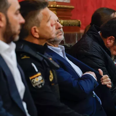 MADRID, 07/03/2026.- El exministro José Luis Ábalos (c) y su exasesor Koldo García (d) en el banquillo de los acusados este martes en el primer día del juicio contra ellos y el empresario Víctor de Aldama (i) en el Tribunal Supremo por el caso de las mascarillas, una presunta trama de corrupción para lucrarse con material sanitario durante la pandemia. EFE/J.J. Guillén POOL
