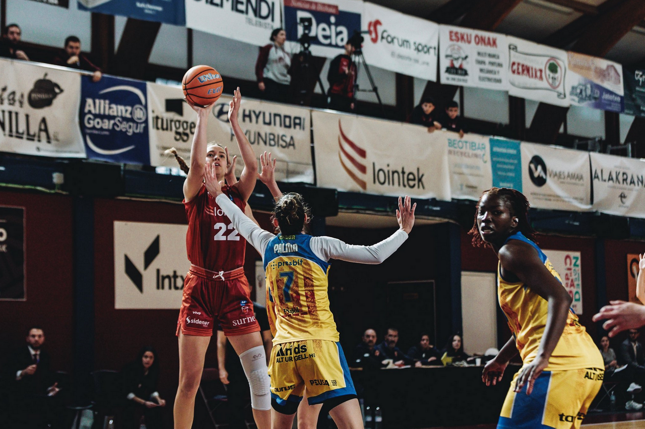 LOINTEK GERNIKA BIZKAIA: ARTXIBORAKO BALIO DUEN ARGAZKIA.