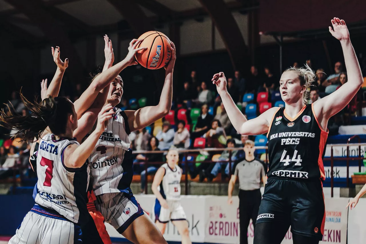 Lointek Gernika Bizkaia eta Universitas Pecs nor baino nor gehiago arituko dira Eurokopan, play-offeko aurreneko kanporaketan. 