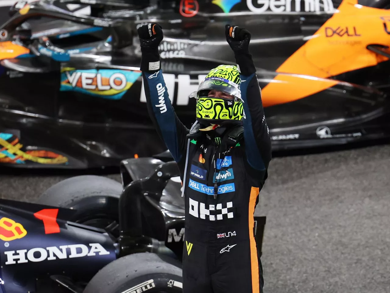 ABU DHABI (United Arab Emirates), 07/12/2025.- Third placed McLaren driver Lando Norris of Britain celebrates winning the 2025 Formula 1 drivers world championship after the Formula One Abu Dhabi Grand Prix at the Yas Marina Circuit racetrack in Abu Dhabi, United Arab Emirates, 07 December 2025. (Fórmula Uno, Emiratos Árabes Unidos, Reino Unido) EFE/EPA/ALI HAIDER
