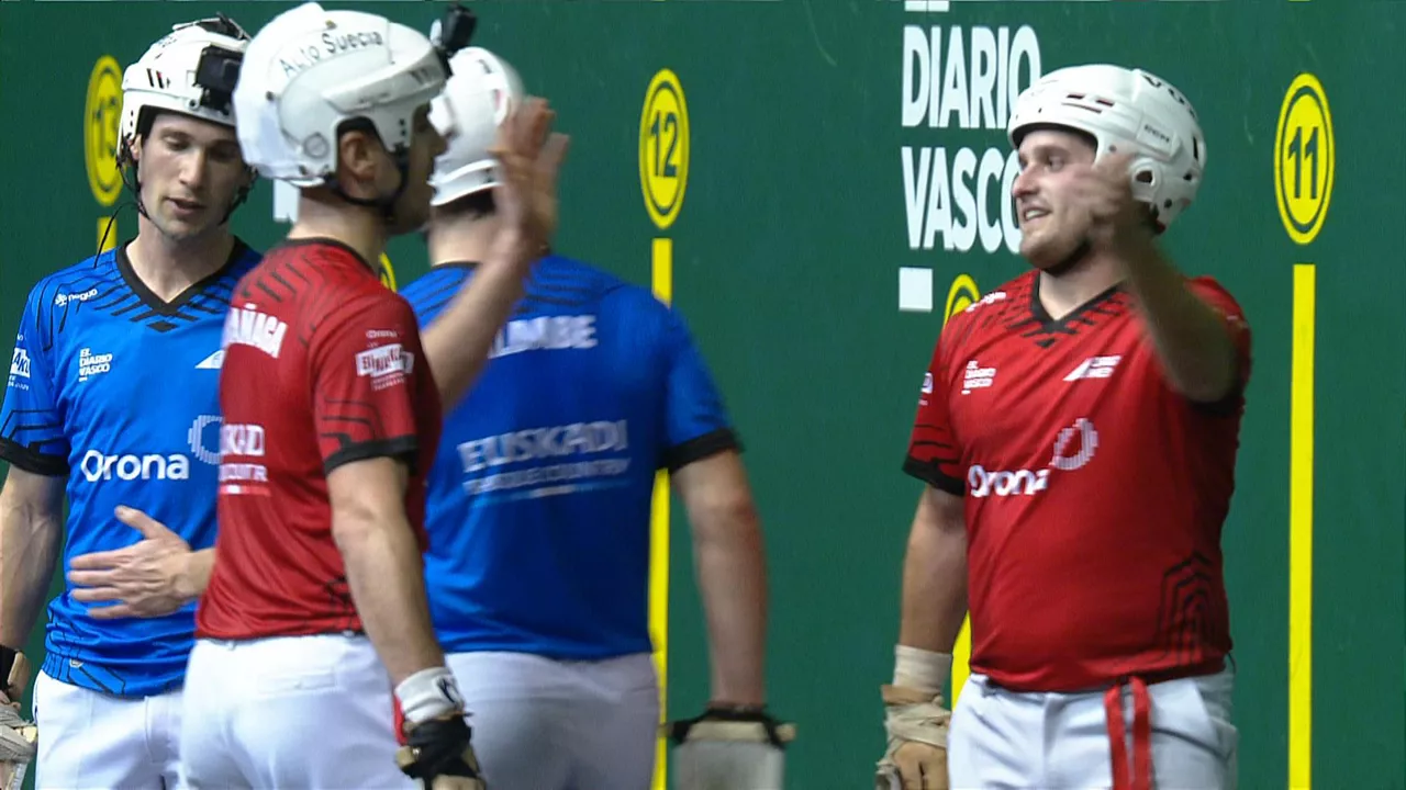 Iban Larrañaga eta Josetxo Ezkurra, erremonteko finalerdian, finalerako sailkatu direnean.