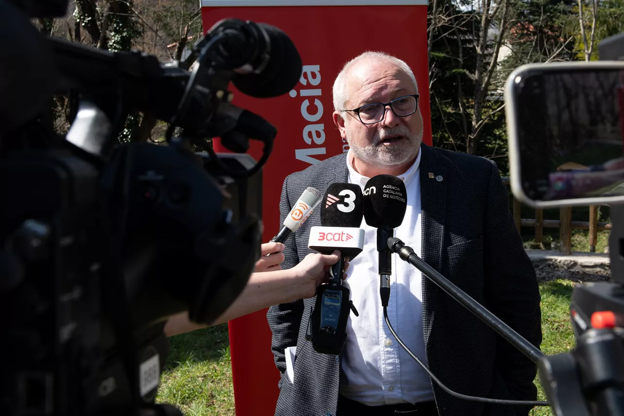 (Foto de ARCHIVO)

El exconseller de Cultura de la Generalitat, Lluís Puig, atiende a los medios durante la presentación del Centenari del Fets de Prats de Molló y de la Fundació Casa Francesc Macià, a 21 de marzo de 2026, en Prats de Molló (Francia). Los hechos de Prats de Molló fueron un intento de invasión armada de Cataluña en 1926, organizado desde Francia por Francesc Macià y el grupo independentista Estat Català. El plan consistía en formar dos columnas de voluntarios armados (catalanes e italianos antifascistas) que cruzarían clandestinamente la frontera cerca de Prats de Molló, tomarían primero la zona de Olot y, desde allí, avanzarían hacia Barcelona para proclamar la República Catalana y provocar una insurrección contra la dictadura de Primo de Rivera.



Glòria Sánchez / Europa Press

21/3/2026
