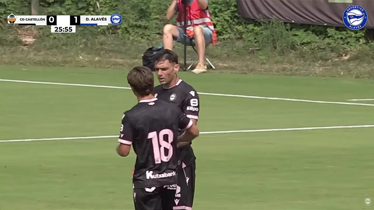 Lucas Boyé Alavesekin sartutako gol bat ospatzen