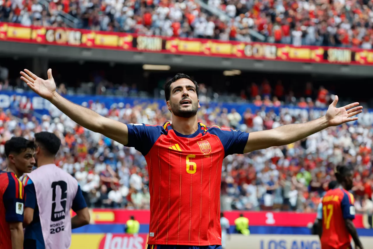 AMDEP8606. LOS ÁNGELES (ESTADOS UNIDOS), 10/07/2026.- Mikel Merino de España celebra un gol este viernes, en un partido de cuartos de final del Mundial de la FIFA 2026 entre España y Bélgica en el estadio SoFi en Los Ángeles (Estados Unidos). EFE/ Lavandeira Jr
