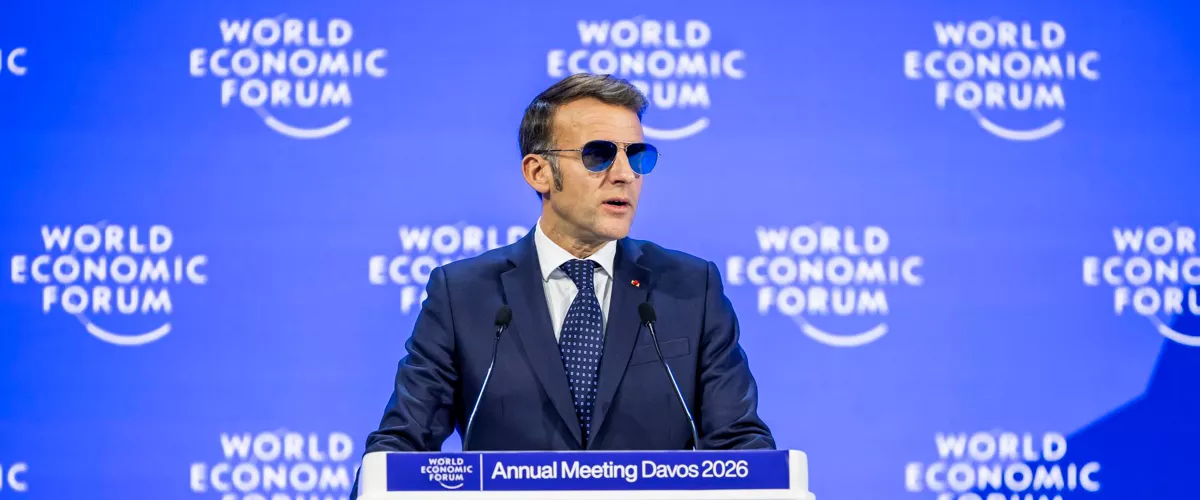 DAVOS (Switzerland), 20/01/2026.- French President Emmanuel Macron speaks during a plenary session at the Congress Hall during the 56th annual meeting of the World Economic Forum (WEF) in Davos, Switzerland, 20 January 2026. The meeting, held under the theme 'A Spirit of Dialogue,' brings together entrepreneurs, scientists, and corporate and political leaders and runs from 19 to 23 January. (Suiza) EFE/EPA/GIAN EHRENZELLER
