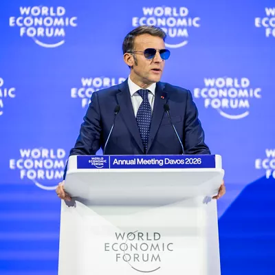 DAVOS (Switzerland), 20/01/2026.- French President Emmanuel Macron speaks during a plenary session at the Congress Hall during the 56th annual meeting of the World Economic Forum (WEF) in Davos, Switzerland, 20 January 2026. The meeting, held under the theme 'A Spirit of Dialogue,' brings together entrepreneurs, scientists, and corporate and political leaders and runs from 19 to 23 January. (Suiza) EFE/EPA/GIAN EHRENZELLER
