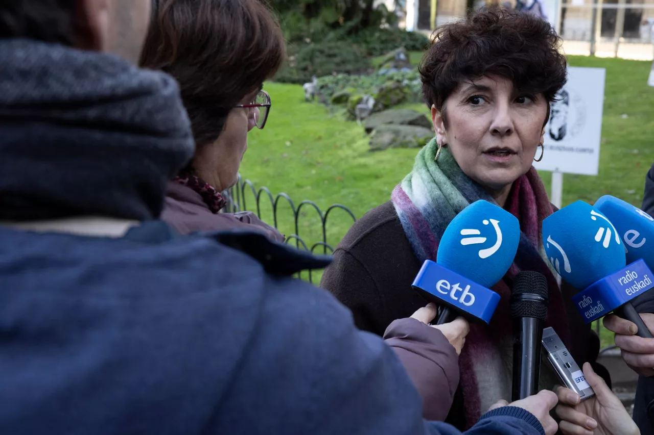SAN SEBASTIÁN, 25/12/2025.- La portavoz del PNV en el Congreso, Maribel Vaquero, ha opinado este jueves en San Sebastián sobre el discurso de Navidad de Felipe VI. EFE/Javier Etxezarreta
