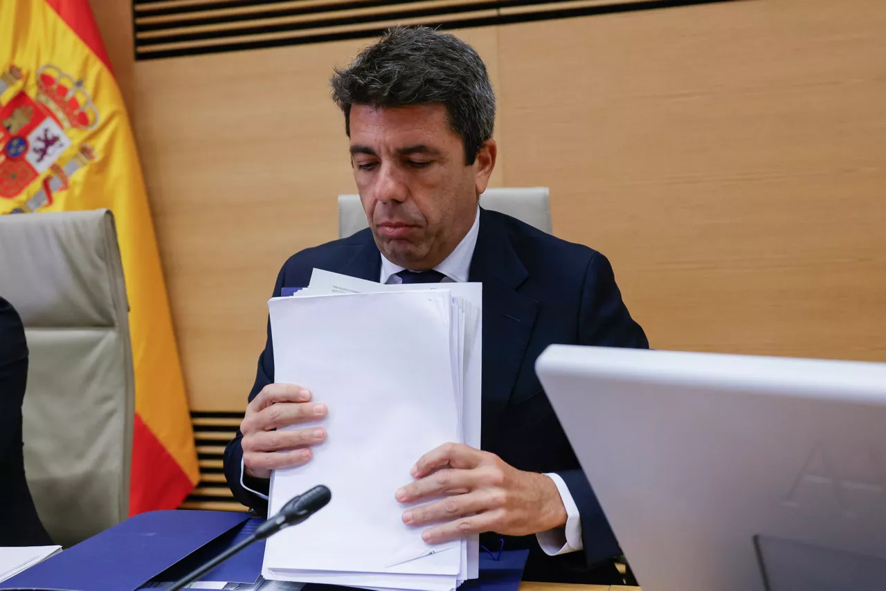 FOTODELDÍA MADRID (ESPAÑA), 17/11/2025.- El presidente de la Generalitat valenciana en funciones Carlos Mazón comparece este lunes en la comisión de investigación de la dana del Congreso en Madrid. EFE/ Zipi
