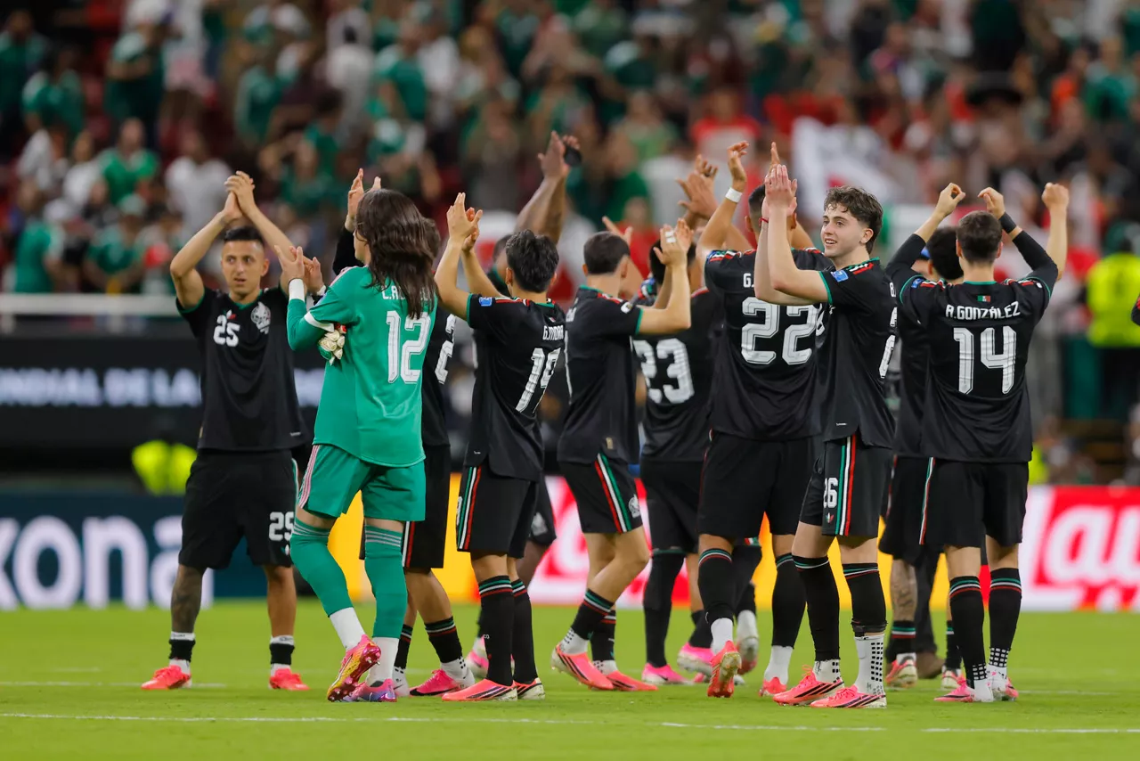 GR5085. GUADALAJARA (MÉXICO), 18/06/2026.- Jugadores de México celebran este jueves, al finalizar un partido del grupo A del Mundial de la FIFA 2026 entre México y Corea del Sur, en el estadio Akron en Guadalajara (México). EFE/ Francisco Guasco
