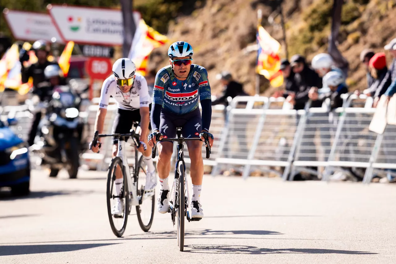 GRAFCAT580. BAGÀ (BARCELONA), 27/03/2026.- El alavés Mikel Landa, del Soudal Quick Step, a su llegada a la meta de la quinta etapa de la Volta Ciclista a Catalunya, en la que el danés Jonas Vingegaard, del Team Visma / Lease a Bike, se ha convertido en el nuevo líder tras ganar en solitario la etapa, de 153,1 kilómetros, con inicio en La Seu d'Urgell (Lleida) y final en el puerto de categoría especial de Coll de Pal. EFE/Siu Wu

