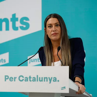 GRAFCAT5256. BARCELONA, 03/12/2025.- La portavoz de JxCat en el Congreso, Míriam Nogueras, durante la rueda de prensa que ha ofrecido este miércoles en Barcelona en la que ha asegurado que el movimiento llevado a cabo ayer martes por el presidente del Gobierno, Pedro Sánchez, no ha cambiado la posición de Junts y ha emplazado al PSOE a que "tome decisiones": "Estamos donde estábamos la semana pasada", ha señalado. EFE/Toni Albir
