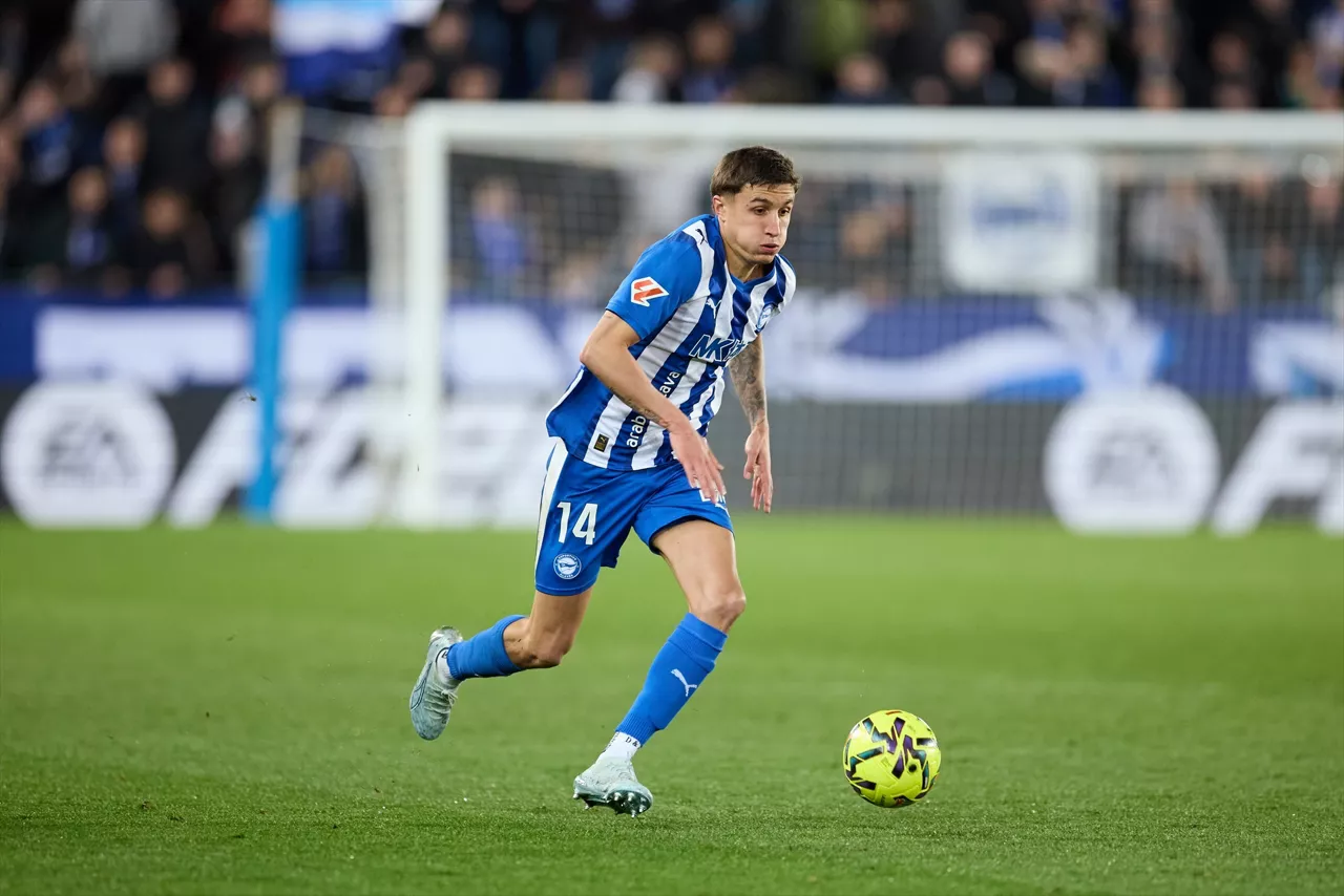 (Foto de ARCHIVO)

Nahuel Tenaglia of Deportivo Alaves in action during the LaLiga EA Sports match between Deportivo Alaves and Girona FC at Mendizorrotza on February 23, 2026, in Vitoria, Spain.



Ricardo Larreina / AFP7 / Europa Press

23/2/2026 ONLY FOR USE IN SPAIN