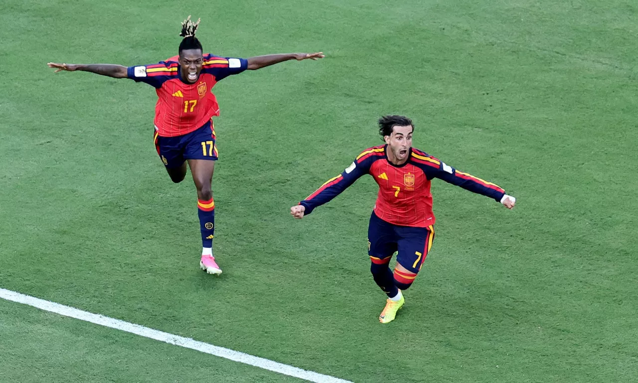 EAST RUTHERFORD (United States), 19/07/2026.- Ferran Torres (R) of Spain celebrates after scoring the opening goal during the FIFA World Cup 2026 final match Spain against Argentina, in New Jersey, USA, 19 July 2026. (España) EFE/EPA/RONALD WITTEK

