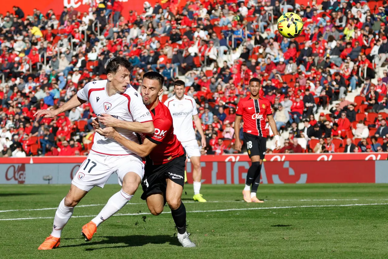 Una chilena de Boyomo en el minuto 92 ha rascado un punto para Osasuna en su visita a Mallorca (2-2), donde los bermellones han llegado a tener dos goles de ventaja gracias al doblete de Vaedat Muriqi en la segunda mitad.