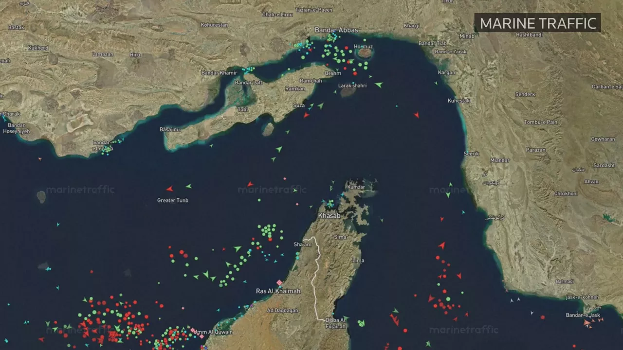 Ormuzeko itsasarteko trafikoa apirilaren 13an, astelehena.