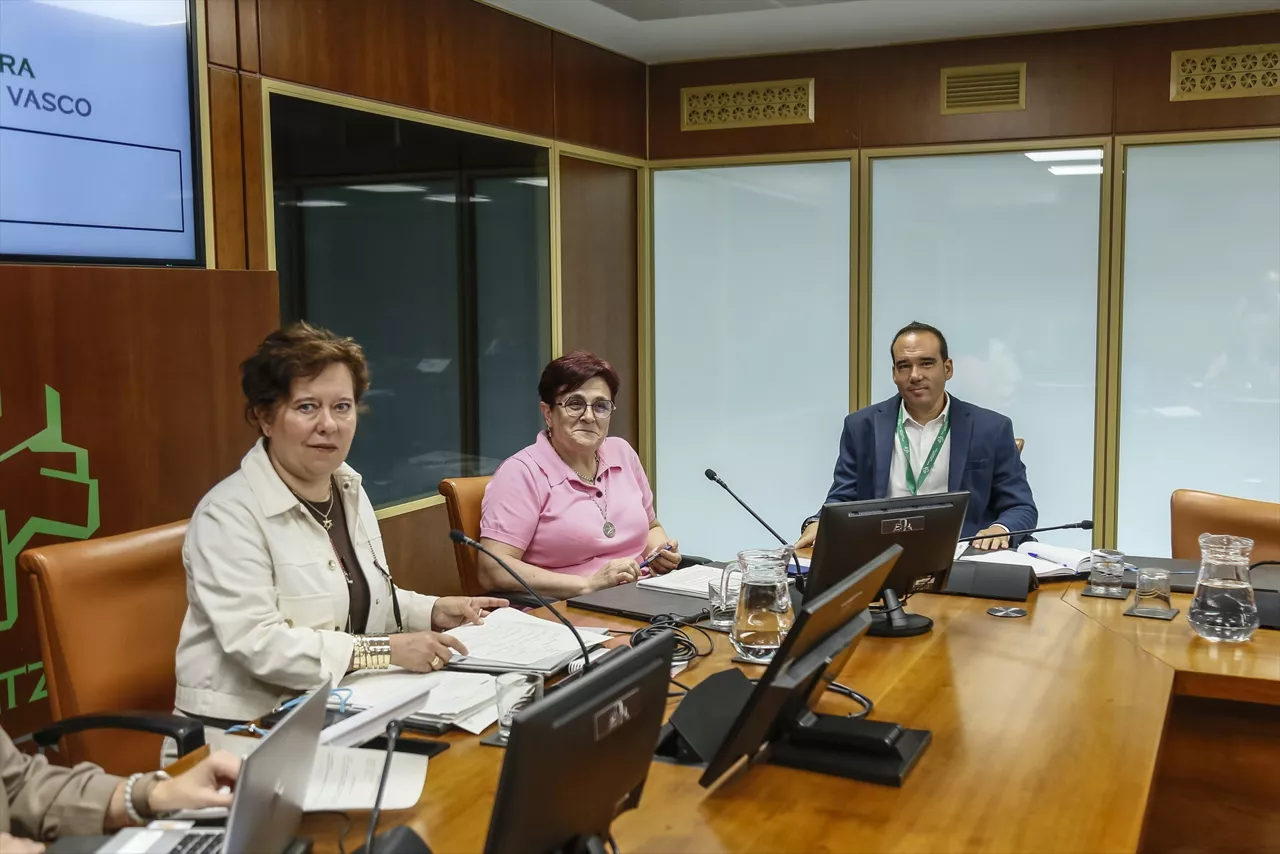 La directora general de Osakidetza, Lore Bilbao, ha comparecido ante la Comisión de Salud



REMITIDA / HANDOUT por GOBIERNO VASCO

Fotografía remitida a medios de comunicación exclusivamente para ilustrar la noticia a la que hace referencia la imagen, y citando la procedencia de la imagen en la firma

29/6/2026