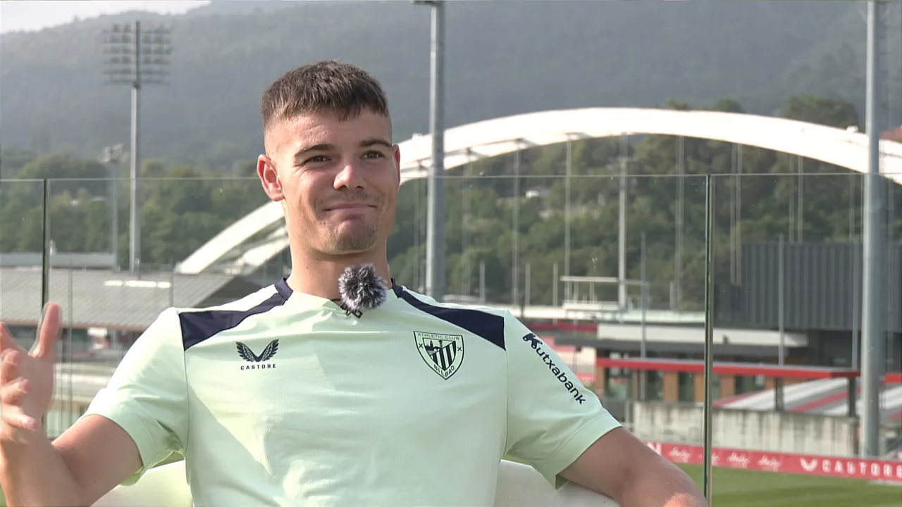 Peio Canales: "Orain beste jokalari bat buetatzen da Athleticera"