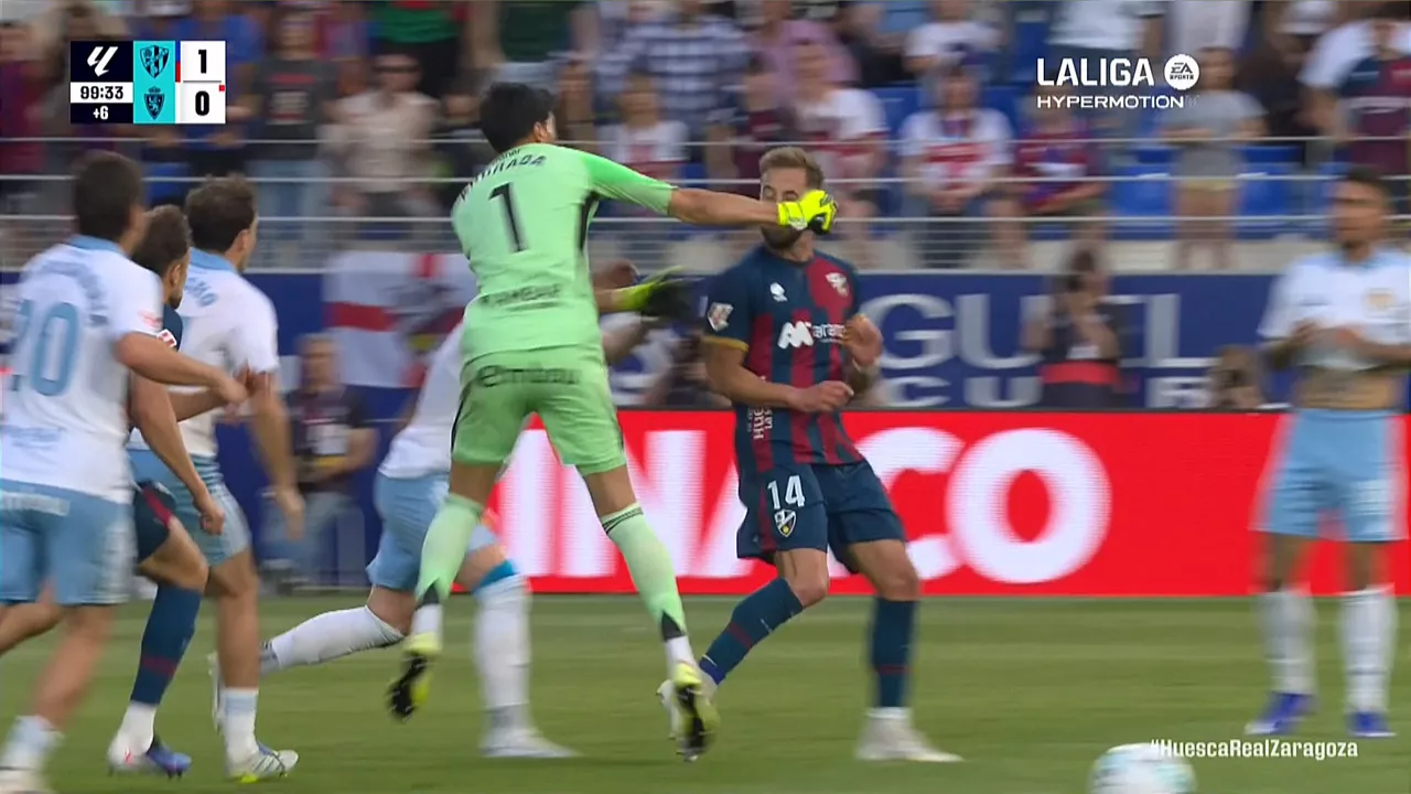 Puñetazo Huesca-Zaragoza