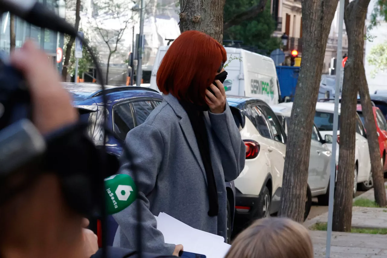 MADRID (ESPAÑA), 13/04/2026.- Patricia Úriz, exmujer del exasesor de Ábalos, Koldo García a su llegada al Tribunal Supremo en Madrid donde se retoma este lunes el juicio por presunta corrupción al exministro José Luis Ábalos con una jornada en la que podrían volver a salir alusiones a dinero en efectivo en la sede del PSOE, al estar citada la expareja de su exasesor Koldo García, que afirmó que fue a recoger el reintegro de gastos. EFE/ Zipi
