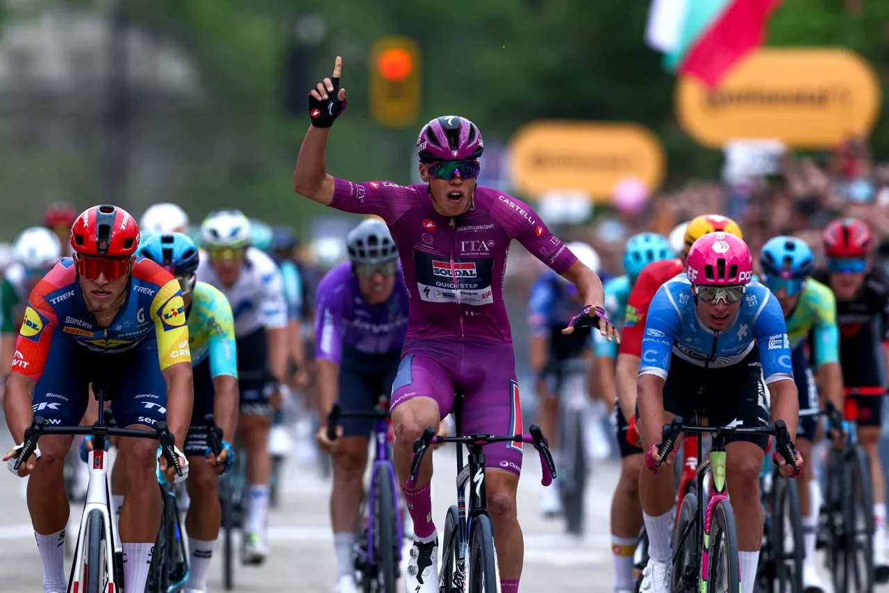 SOFIA (Bulgaria), 10/05/2026.- French cyclist Paul Magnier (C) of team Soudal Quick-Step celebrates winning the 3rd stage of the 109th edition of the Giro d'Italia cycling race over 175km from Plovdiv to Sofia, Bulgaria, 10 May 2026. (Ciclismo) EFE/EPA/BORISLAV TROSHEV
