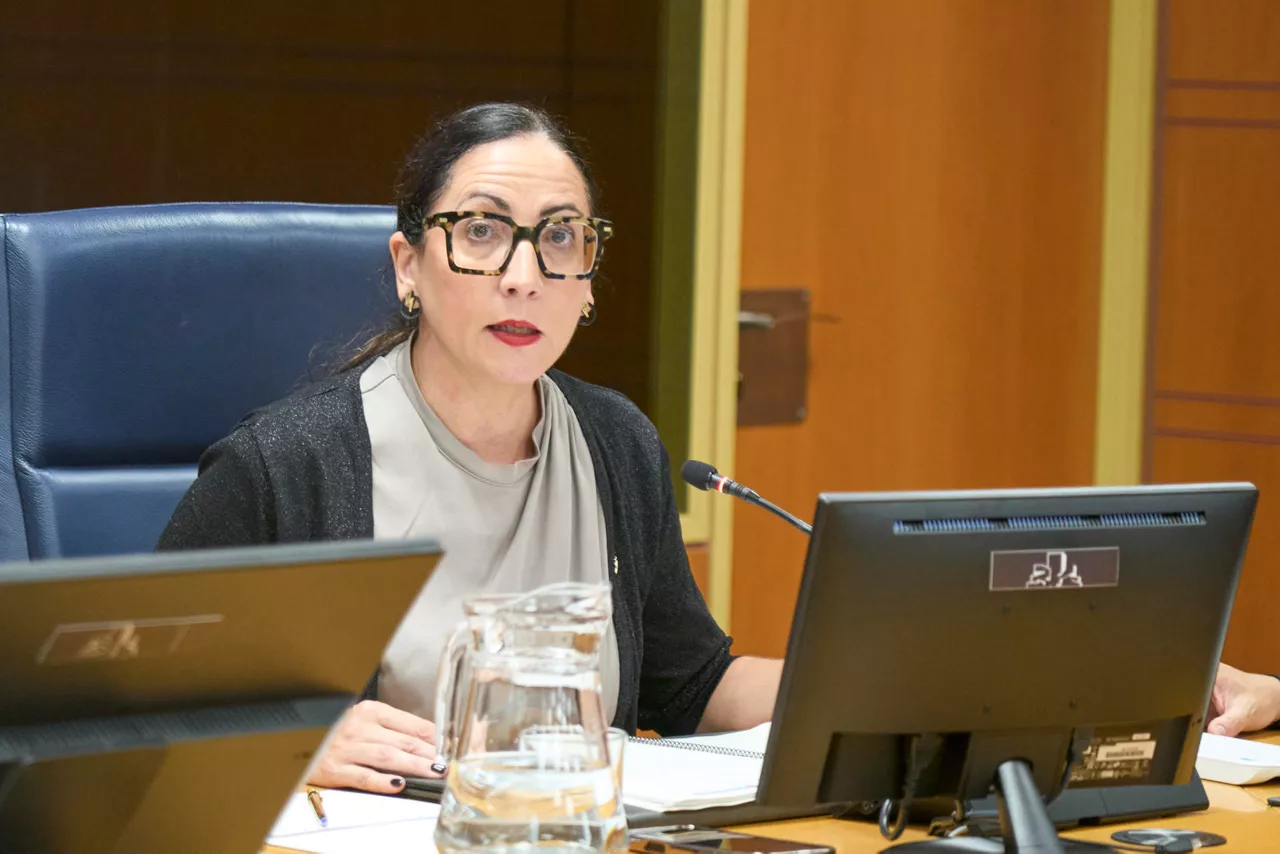 VITORIA, 05/10/2026.- La consejera de Educación, Begoña Pedrosa, ha comparecido este lunes en el Parlamento Vasco para explicar las posibles razones de los malos resultados obtenidos por los alumnos vascos en el último informe PISA. EFE/ L. Rico
