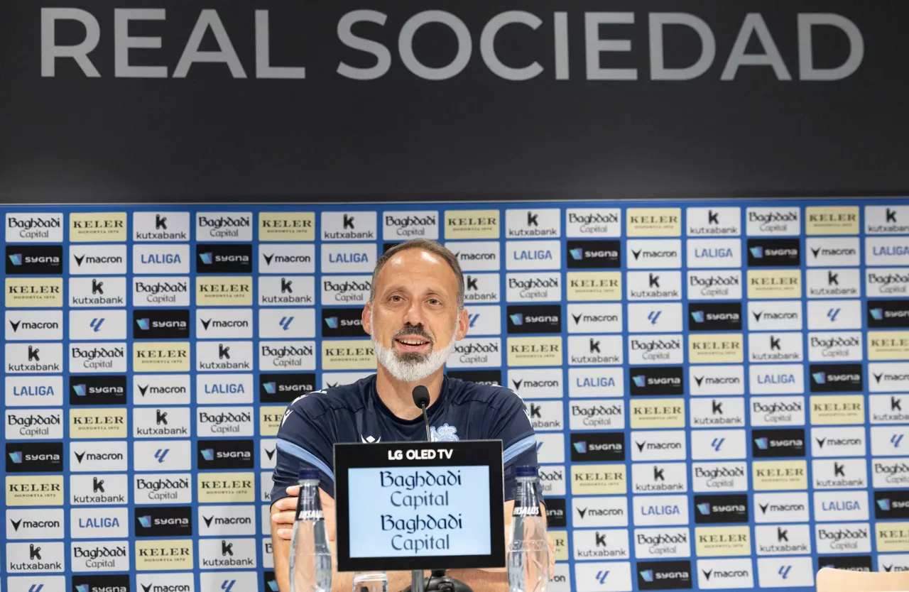 SAN SEBASTIÁN, 03/05/2026.- El entrenador de la Real Sociedad, Pellegrino Matarazzo, este domingo durante una rueda de prensa previa del partido que su equipo disputará mañana ante el Sevilla. EFE/Javier Etxezarreta
