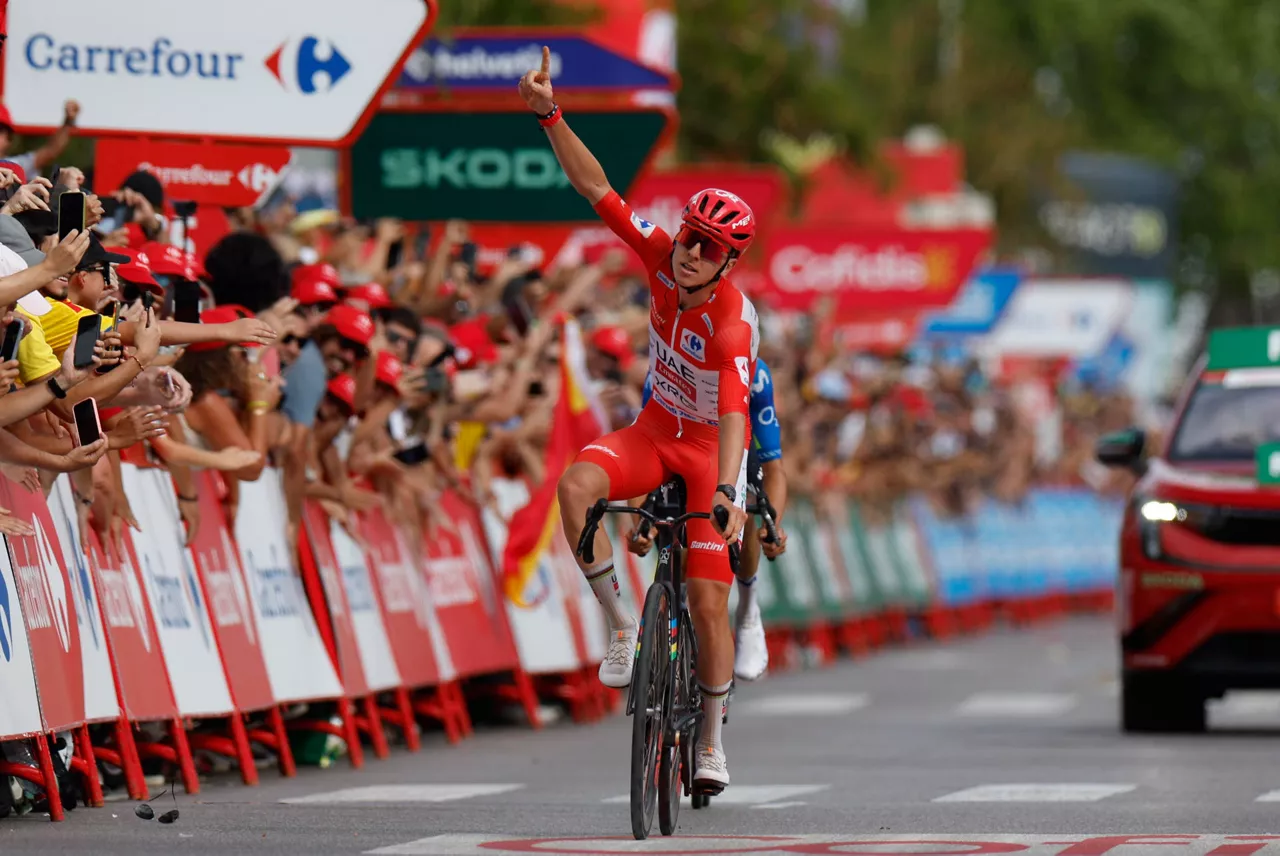 Pogacar gana la epata 6 de La Vuelta en Castellón