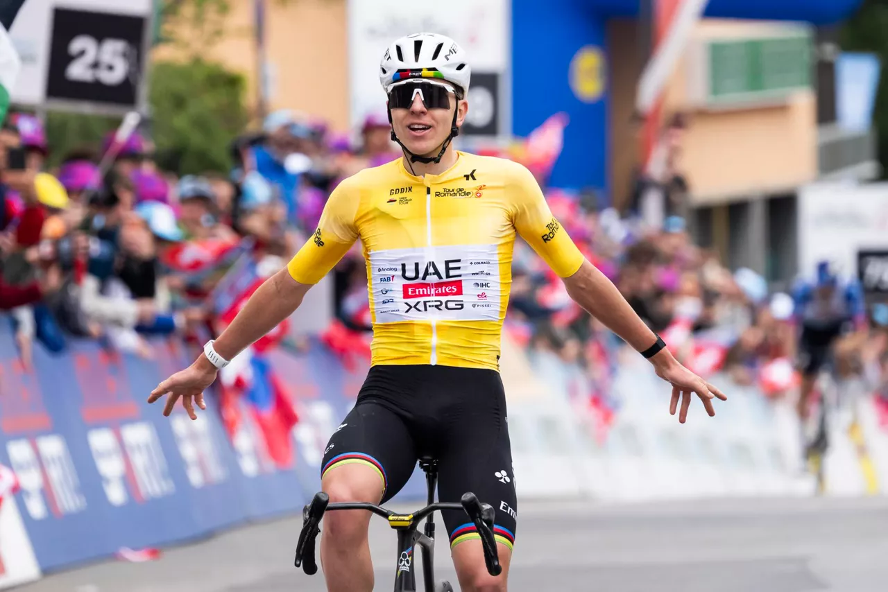LEYSIN (Switzerland), 03/05/2026.- Tadej Pogacar from Slovenia of UAE Team Emirates XRG raises his arms after crossing the finish line to win during the fifth and last stage, a 178,2 km race between Lucens and Leysin at the 79th Tour de Romandie UCI World Tour Cycling race, in Leysin, Switzerland, 03 May 2026. (Ciclismo, Eslovenia, Suiza) EFE/EPA/JEAN-CHRISTOPHE BOTT
