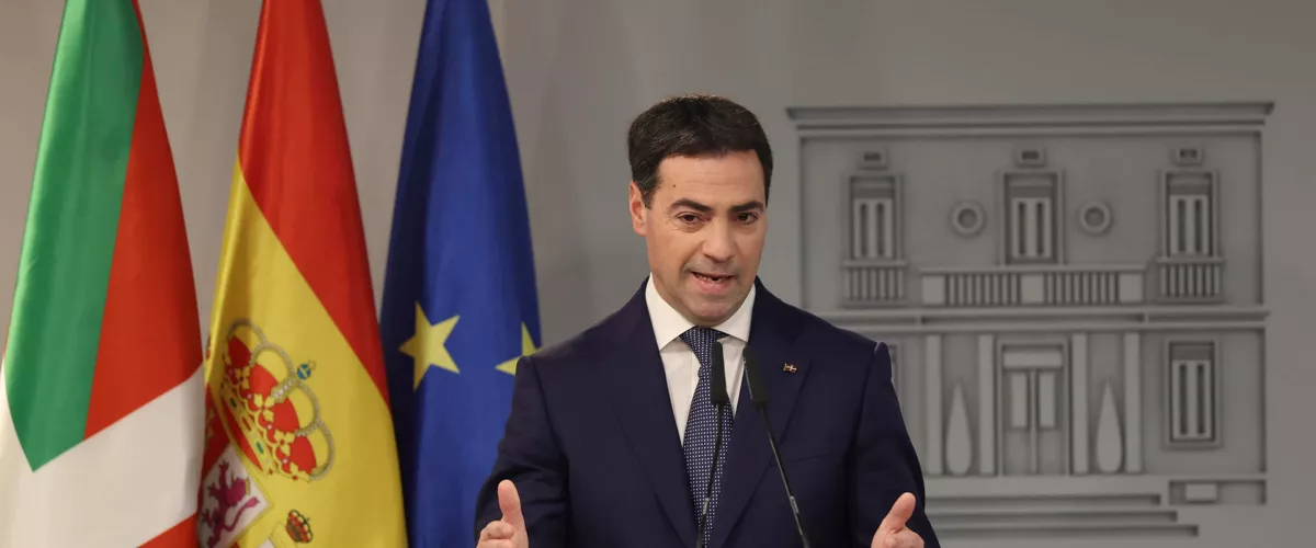 MADRID, 27/01/2026.- El lehendakari, Imanol Pradales, ofrece una rueda de prensa tras la reunión que ha mantenido con el presidente del Gobierno, Pedro Sánchez, este martes en el Palacio de la Moncloa. EFE/ Kiko Huesca
