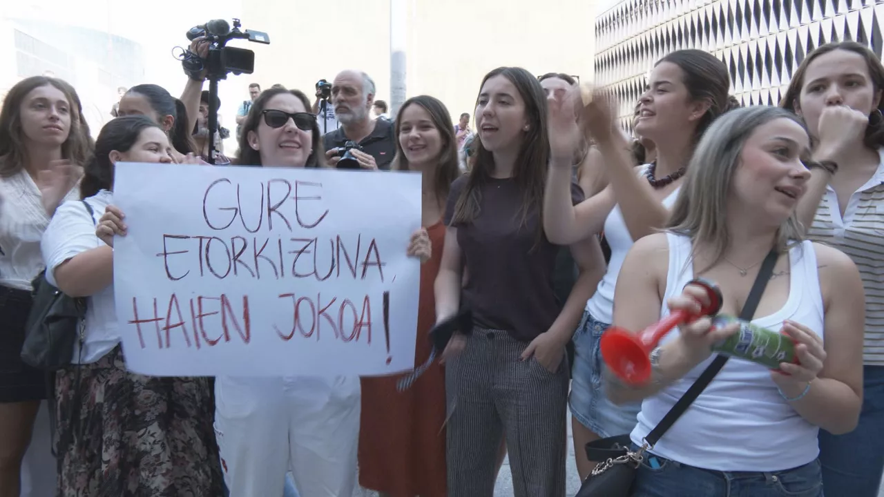 Protesta EHU euskara azterketa