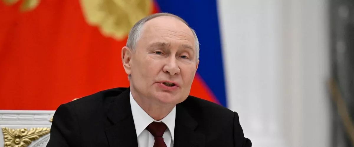 MOSCOW (Russian Federation), 28/11/2025.- Russian President Vladimir Putin speaks during a meeting with participants of the Young Scientists Forum at the Kremlin in Moscow, Russia, 28 November 2025. (Rusia, Moscú) EFE/EPA/ALEXANDER NEMENOV/AFP / POOL
