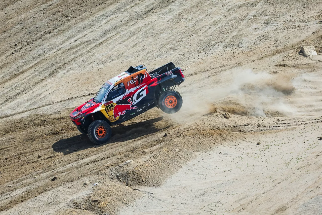 204 PRICE Toby (aus), MONLEON Armand (spa), Toyota Gazoo Racing W2RC, Toyota, Ultimate, FIA W2RC, action during the Stage 13 of the Dakar 2026, on January 17, 2026 around Yanbu, Saudi Arabia - Photo Florent Gooden / DPPI

FLORENT GOODEN / DPPI Media / AFP7 / Europa Press