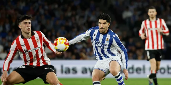 Rego eta Soler baloi baten lehian. Argazkia: EFE