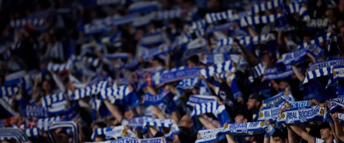 Aficionados Real Sociedad en la grada de Anoeta
