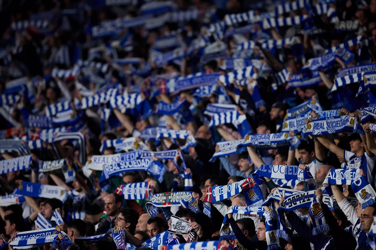 Aficionados Real Sociedad en la grada de Anoeta