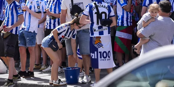 Copa del Rey: Aficionados txuri-urdin en Sevilla. Foto: Europa Press