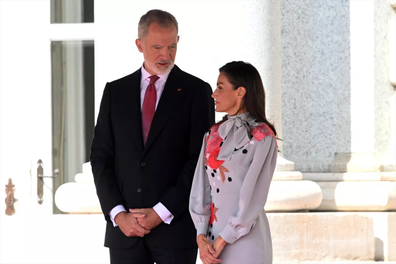 (Foto de ARCHIVO)

El Rey Felipe VI y la Reina Letizia esperan la llegada del Presidente de la República Francesa, Emmanuel Macron, y la Primera Dama, Brigitte Macron, en el Palacio Real, a 29 de septiembre de 2026, en Madrid (España). Esta visita de estado servirá para poner de relieve y reforzar los lazos y las relaciones bilaterales entre ambos países.



José Oliva / Europa Press

REALEZA;PRESIDENCIA;HONORES;PRESIDENTE;REY;REINA;PALACIO REAL

29/9/2026