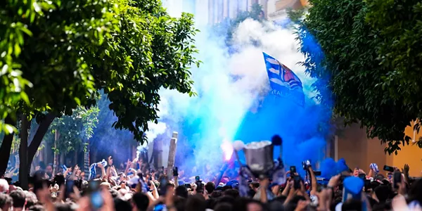 Copa del Rey: Aficionados txuri-urdin en Sevilla. Foto: Europa Press