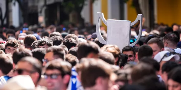 Copa del Rey: Aficionados txuri-urdin en Sevilla. Foto: Europa Press