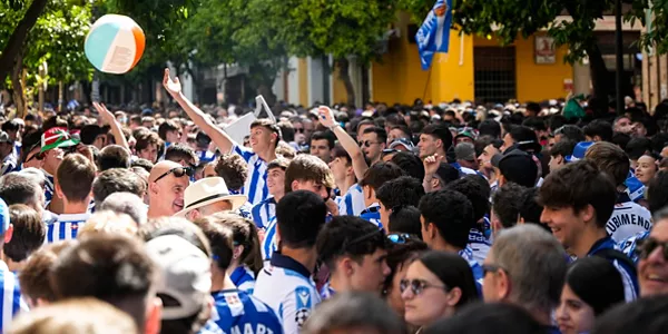 Copa del Rey: Aficionados txuri-urdin en Sevilla. Foto: Europa Press