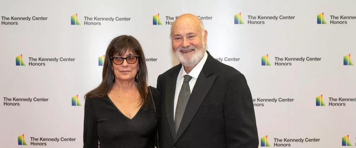 Washington, DC (United States), 15/12/2025.- (FILE) - Rob Reiner (R) and Michelle Reiner (L) arrive for the Medallion Ceremony honoring the recipients of the 46th Annual Kennedy Center Honors at the Department of State in Washington, DC, USA, 02 December 2023 (reissued 15 December 2025). On the evening of 14 December 2025, the bodies of two people, a 78-year-old man and 68-year-old woman, were found in a home in Brentwood owned by Reiner. A statement issued by the Reiner family confirmed the deaths of Rob Reiner, 78, and his wife Michele Singer Reiner, 68. According to a statement by the Los Angeles Police Department, detectives from the Robbery and Homicide Division are handling the case. (Cine) EFE/EPA/Ron Sachs / POOL
