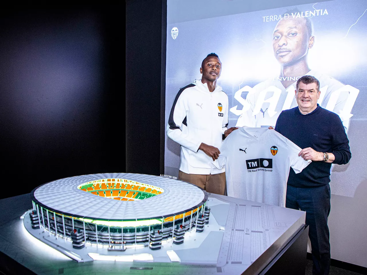 La Real Sociedad traspasa a Umar Sadiq al Valencia