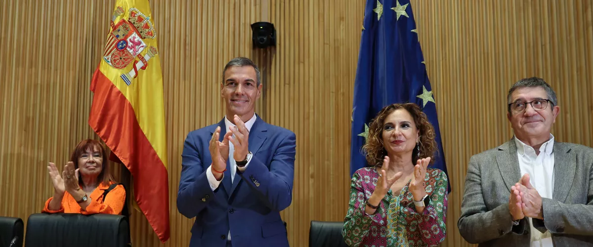 MADRID, 07/09/2026.-El presidente del Gobierno y líder del PSOE, Pedro Sánchez, ha pedido a los parlamentarios socialistas que se "vacíen" y echen "el resto" en lo que queda de legislatura porque asegura que ahora hay que "ir a por más". En su intervención en el Congreso en una reunión interparlamentaria con diputados, senadores y europarlamentarios socialistas, Sánchez ha agradecido su trabajo y les ha dicho que ahora hay que ir "a por más, a por mucho mas" de aquí al final de la legislatura.-EFE/ Kiko Huesca
