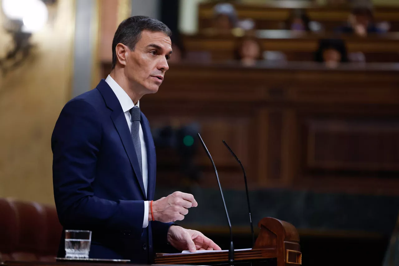 MADRID, 11/02/2026.- El presidente del Gobierno, Pedro Sánchez, durante su comparecencia ante el pleno del Congreso este miércoles para hablar sobre la crisis ferroviaria tras los accidentes de Adamuz (Córdoba) y Barcelona, y sobre la agenda internacional. EFE/Javier Lizon
