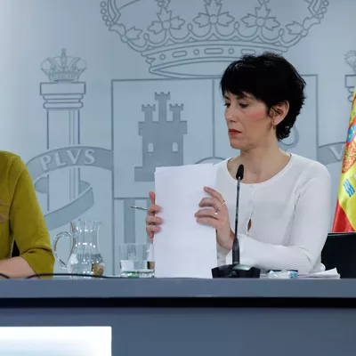 MADRID, 10/03/2026.- La vicepresidenta tercera y ministra para la Transición Ecológica y el Reto Demográfico, Sara Aagesen, y la ministra de Inclusión, Seguridad Social y Migraciones y portavoz del Gobierno, Elma Saiz, ofrecen una rueda de prensa posterior a la reunión del Consejo de Ministros, este martes, en Madrid. EFE/Zipi
