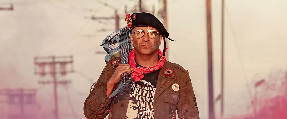 Rage Against the Machine eta Audioslaveko gitarrista. 