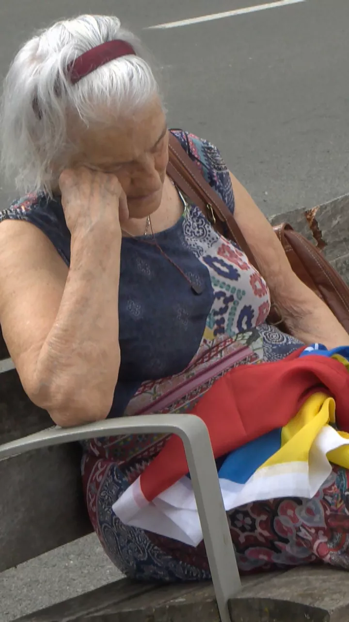 Tristeza entre impotencia en la comunidad venezolana de Euskal Herria, tras el terremoto

En varios puntos del territorio se han abierto puntos de recogida para enviar ayuda a Venezuela

Ropa, alimentos, medicinas... toda ayuda es bien recibida por los miles de afectados

Especialmente, el material médico es de gran ayuda en estos momentos, ya que la catástrofe es muy reciente
