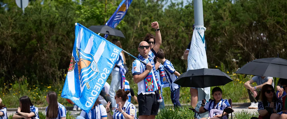 Supporters of Real Sociedad reacts waiting to Real Sociedad arriving in San Sebastian after winning the Copa del Rey against Atletico de Madrid at Zubieta on April 19, 2026, in San Sebastian, Spain.